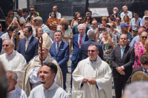 Malestar en Santa María de Guía por el gesto del alcalde dando la espalda a la traca y al templo en plena procesión