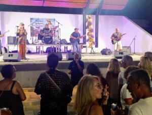 Rosario 8 y la tradicional retreta marcan la última gran noche de las fiestas de Barrial