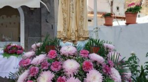 Nuestra Señora de Fátima llega a la ermita de San Pedro en procesión