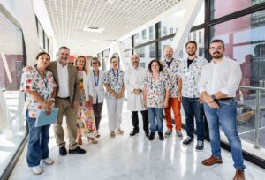Poli Suárez visita aulas hospitalarias de Las Palmas
