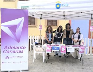 Guía ofrece orientación laboral y social en la Plaza Luján Pérez