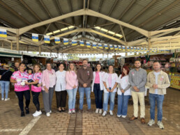 El Mercado Municipal de Telde se tiñe de rosa para concienciar sobre el cáncer de mama